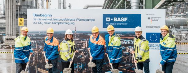 Gruppenfoto zum Spatenstich