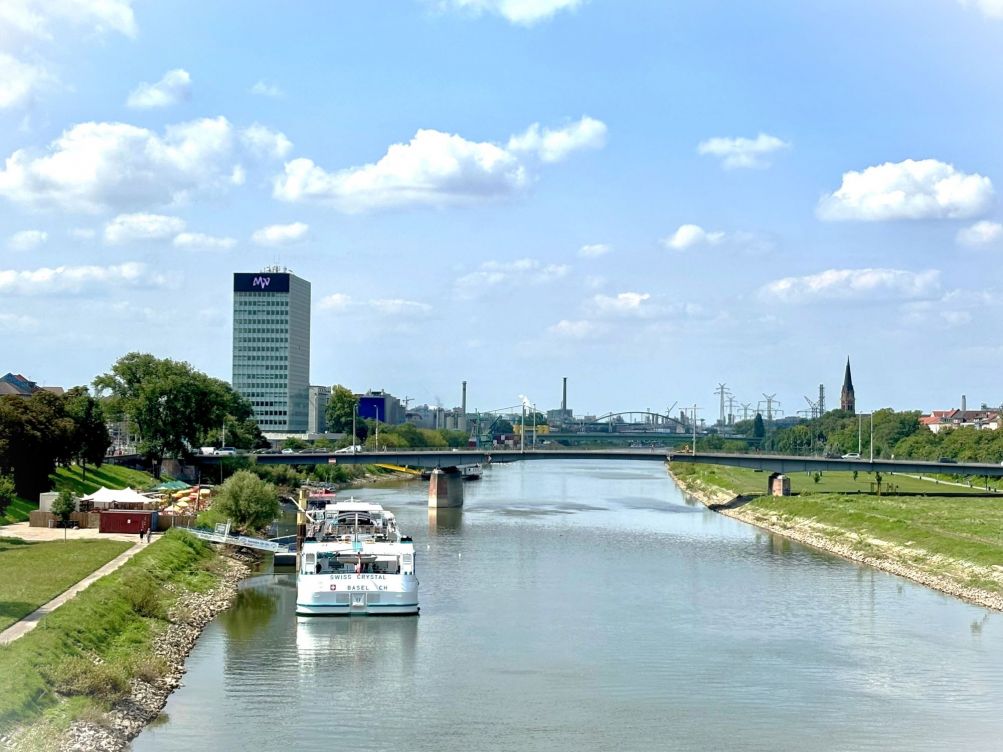 Blick auf die Hauptzentrale von MVV in Mannheim