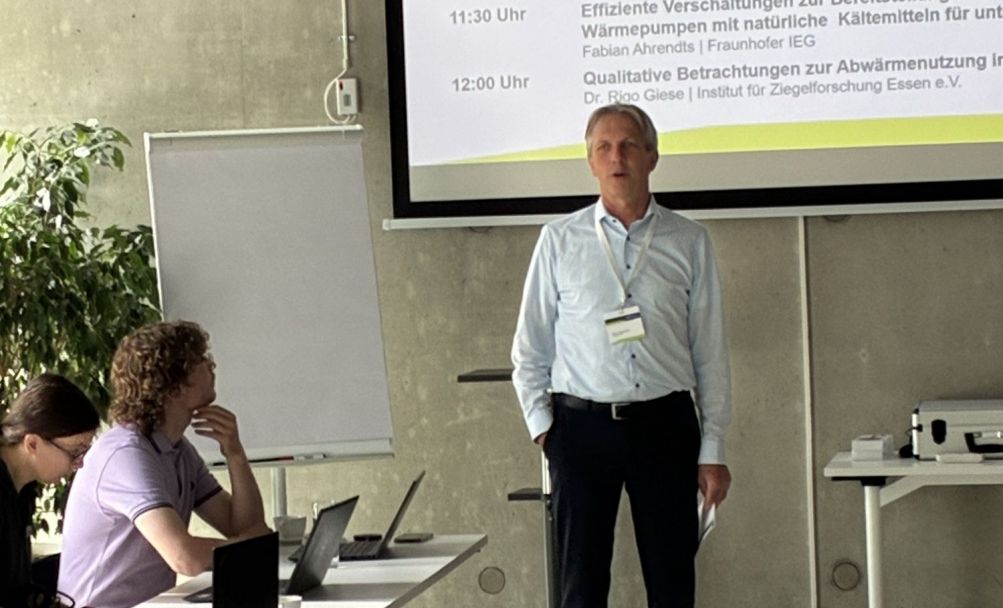 Prof. Dr. Ragwitz erklärt die Agenda des Tages