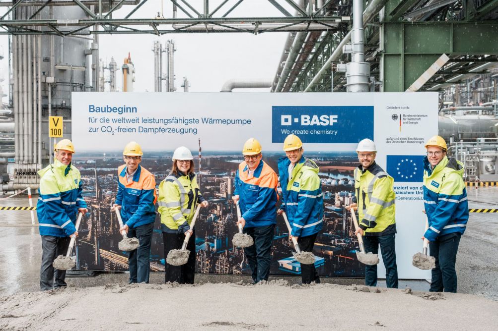 Gruppenfoto zum Spatenstich
