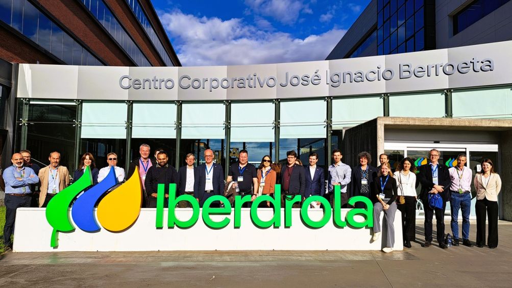 Gruppenfoto beim Unternehmensbesuch bei Iberdrola