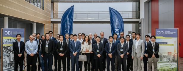 Gruppenbild mit CDI Partnern und einer japanische Delegation aus 14 Unternehmen beim ersten deutsch-japanischen Round Table in Berlin.