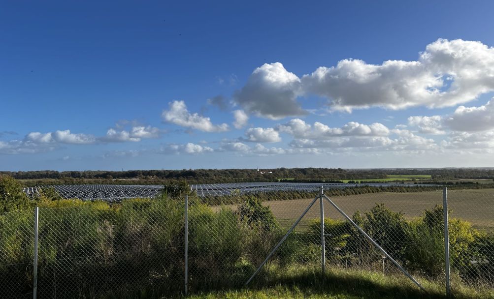 Großes Solarthermiefeld mit Erdbeckenspeicher, Dronninglund