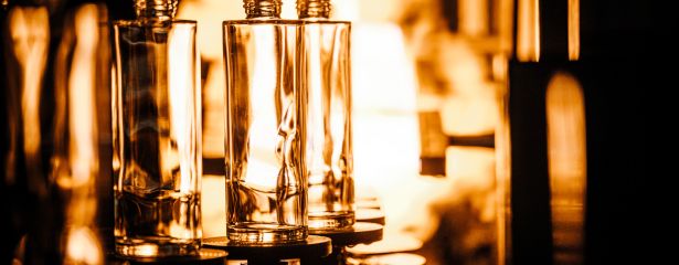 Als 50. Netzwerk-Partner begrt das CDI den Glashersteller Heinz-Glas.  Foto Heinz-Glas